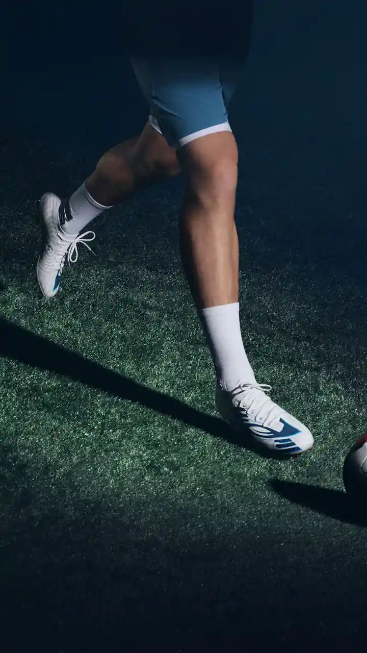 Elite boot design: Under Armour Shadow Elite 4: speed-led football design